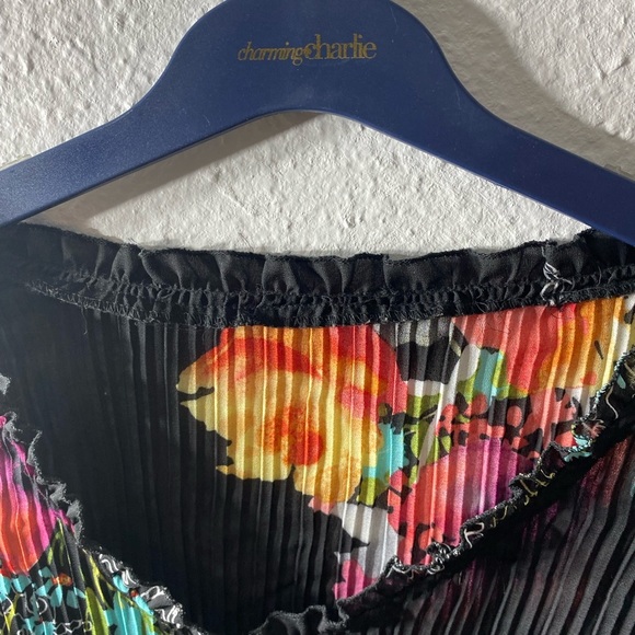 Women’s top Charming Charlie - Picture 2 of 3